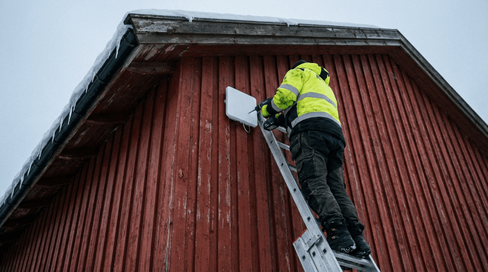 Skal du velge fiber eller trådløst bredbånd? Lær om risikoen ved montering, dine krav på normal hastighet og hvordan du unngår dyre gebyrer ved angrerett.