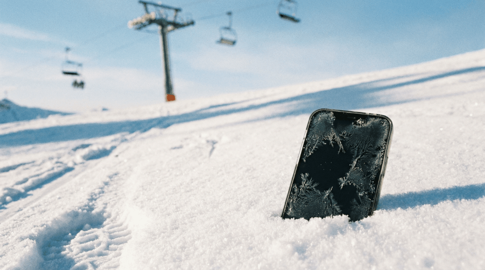 Dekker reiseforsikringen mobilen din i skiheisen? Lær forskjellen på uhell og grov uaktsomhet, og se om du har riktig dekning før vinterferien starter.