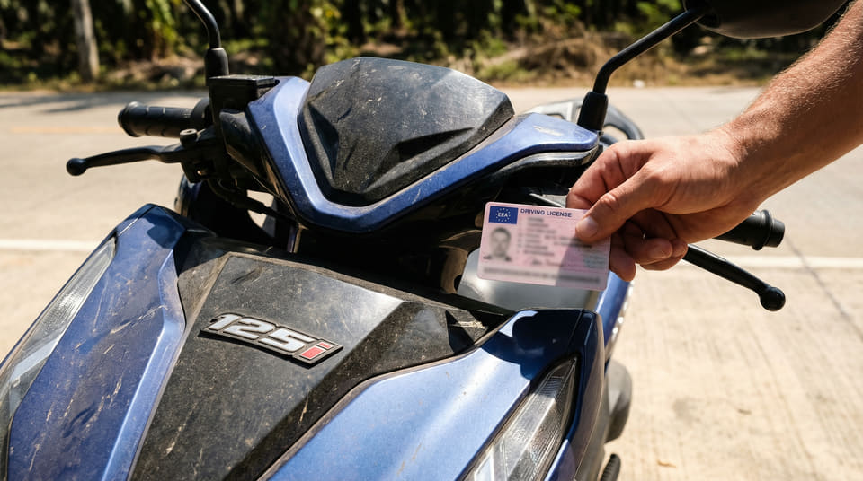 Skal du til Thailand? Selv med reiseforsikring kan visse unntak koste deg dyrt. Les om «scooter-fellen» og 4-månedersregelen her.