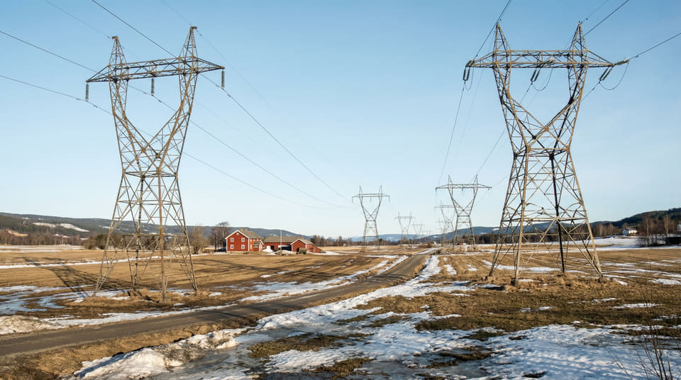 Vurderer du fastpris på 50 øre i Midt-Norge? Se analysen av spotpris mot Norgespris, risikoen i sommermånedene og hva du bør velge før våren kommer.