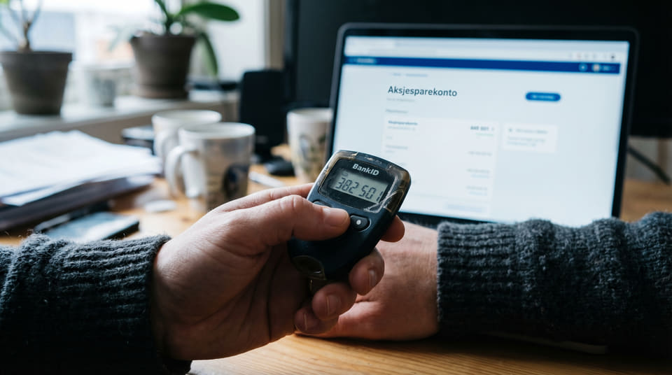 Betaler du for mye for fondene dine? Lær hvordan du avslører skjulte gebyrer, sjekker totalkostnaden og flytter aksjesparekontoen din trygt og enkelt.
