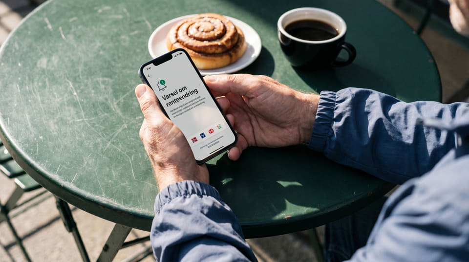 Visste du at banken må varsle deg 8 uker før renten øker? Les hvordan du bruker dette tidsvinduet til å prute på boliglånet eller bytte til en billigere bank i dag.