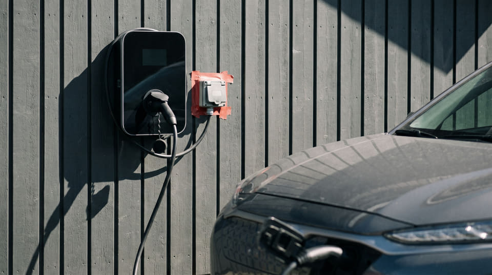 Prisen på bilforsikring til Opel Mokka-e og Mokka Electric varierer fra selskap til selskap så det lønner seg å sammenligne alternativene. Få pristilbud på Bytt.no