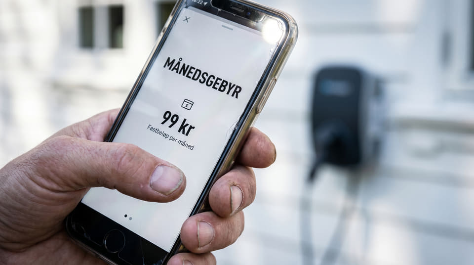 Mange lokkes av ladebonus på strømavtalen, men gebyrer gjør det ofte dyrere. Se hvorfor vanlige spotprisavtaler ofte er det beste valget for elbilister.