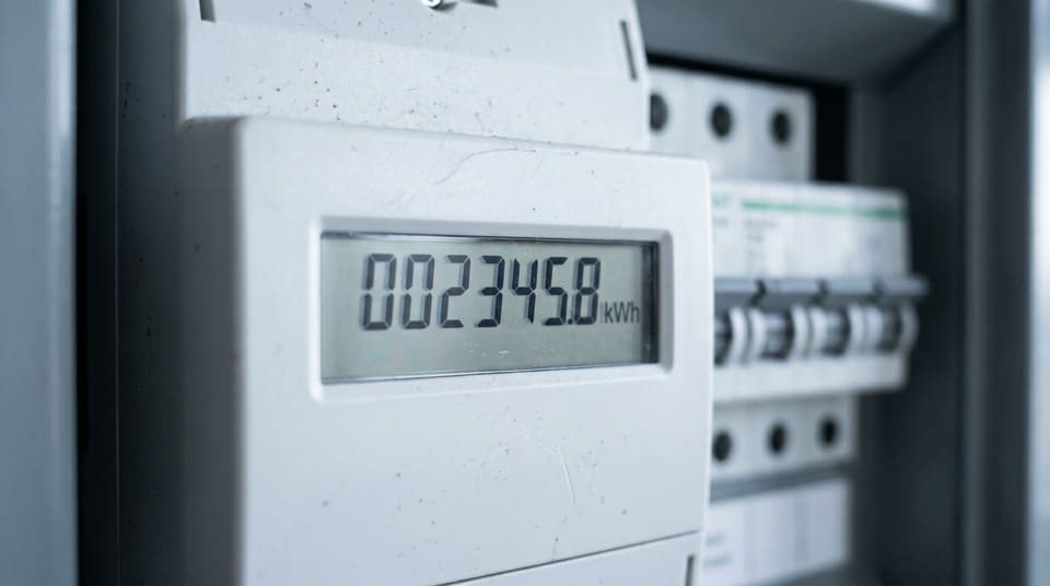 Strømmen er den samme uansett leverandør, men prisen du betaler per kilowattime varierer enormt. Det lønner seg å sjekke om du har markedets billigste strømavtale.
