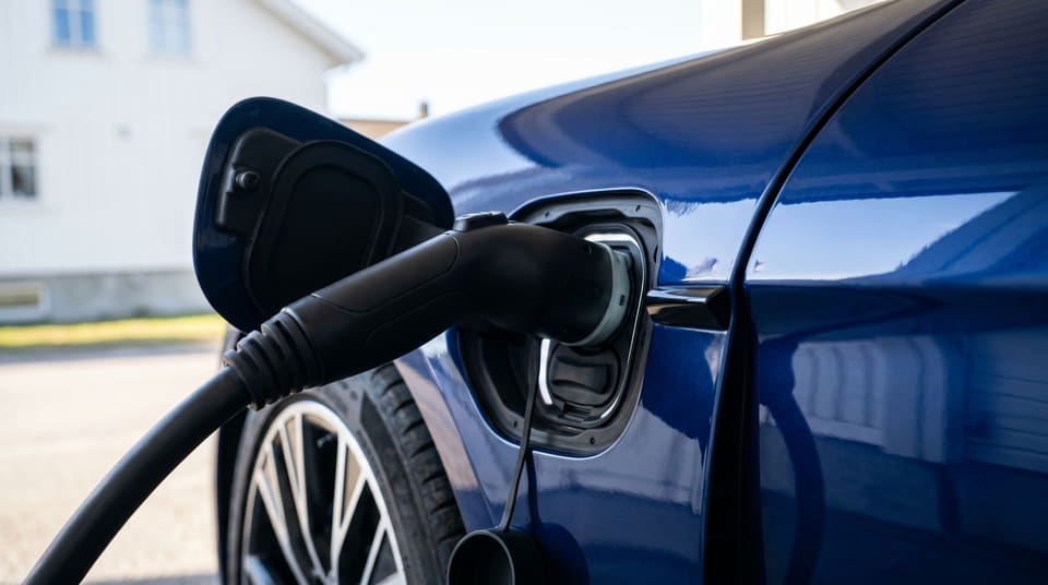 Få uforpliktende pristilbud på bilforsikring til Porsche Taycan fra flere forsikringsselskaper på Bytt.no, slik at du enkelt kan sammenligne prisen