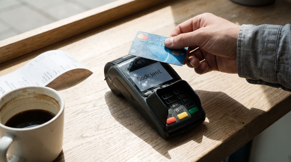 Mikrosparing er populært, men småpengene havner ofte på kontoer med elendig rente. Se hvordan du unngår rentefellen og maksimerer avkastningen her.