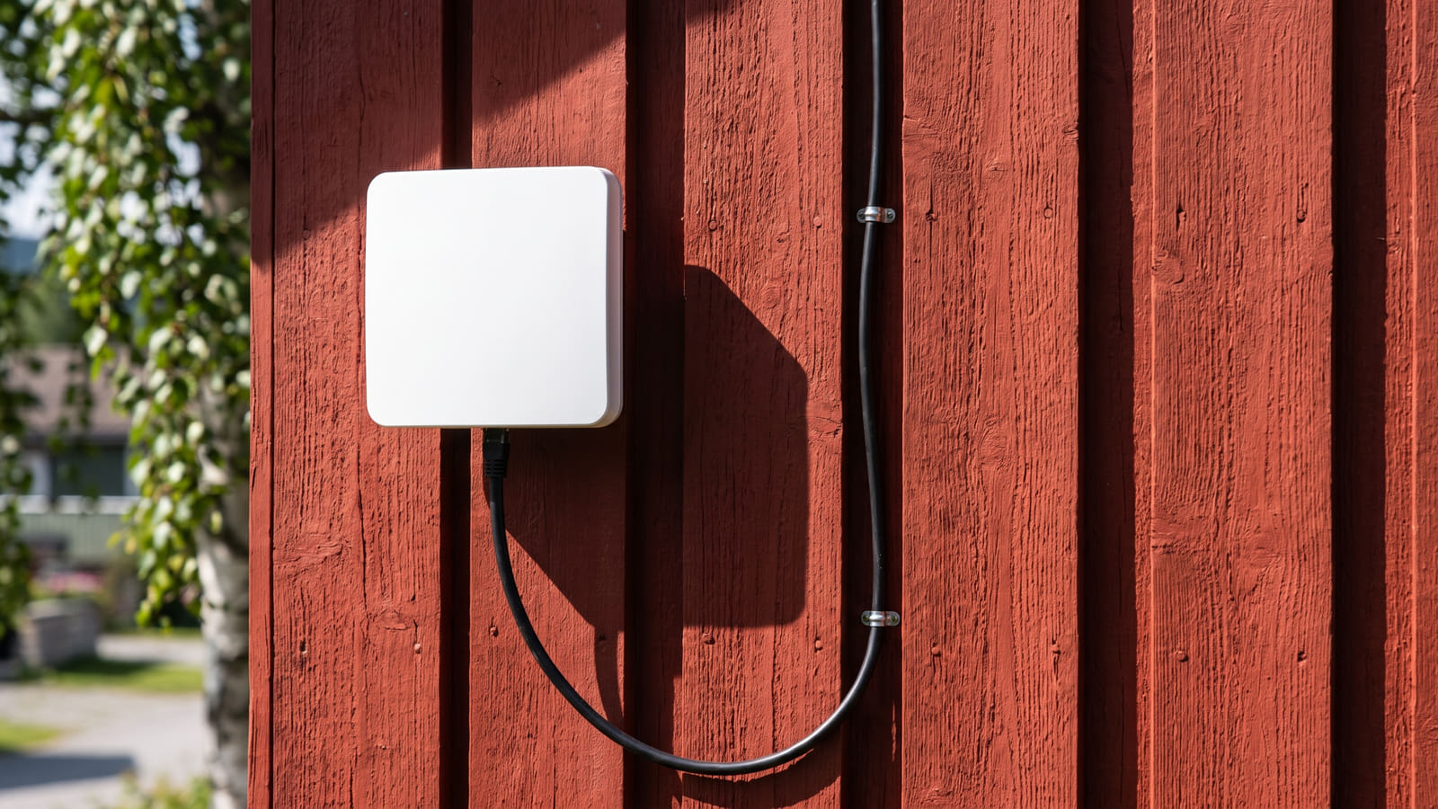 For å få de beste 5G-hastighetene kreves det ofte montering av en utendørsantenne på hus- eller hytteveggen. Teknologien er nå en fullverdig utfordrer til fiber.