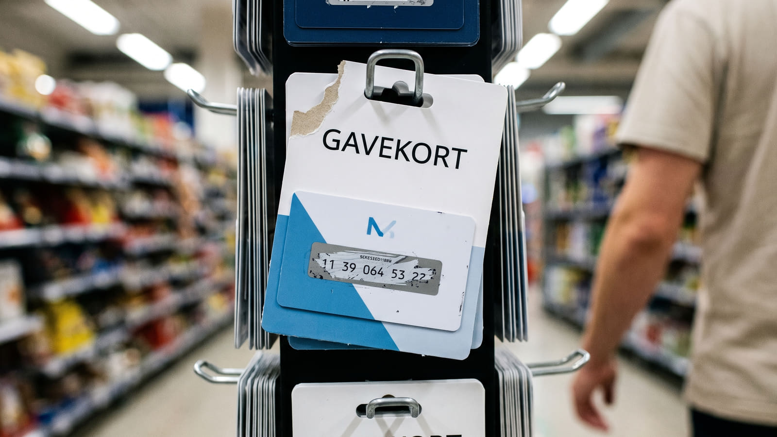 Er gavekortet ditt tappet? Finn ut når butikken eller banken må erstatte tapet, hvilke regler som gjelder og hvordan du reklamerer på et svindlet gavekort.