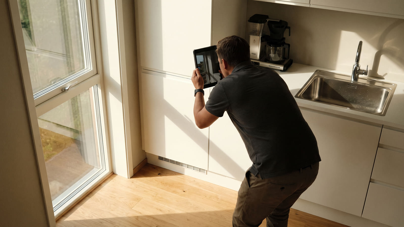 For å få bankens beste boliglånsrente kreves det nå fersk e-takst. Strenge regler gjør at takstmannen må dokumentere verdidrivende rom som kjøkken og bad med fotobevis.
