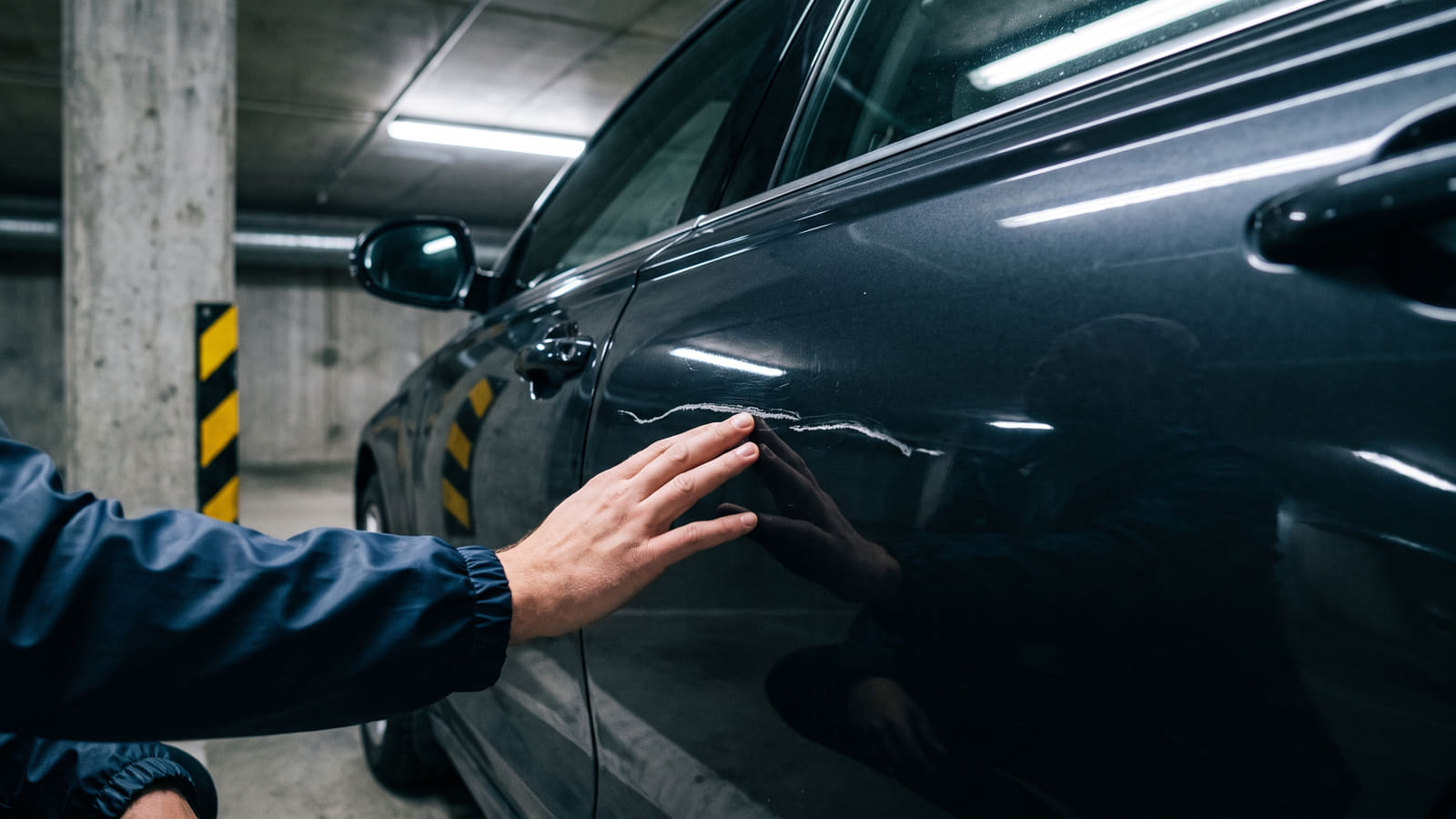 Skal du forsikre Mercedes E-Klasse? Les om vilkårene du bør kreve for å unngå bonustap ved parkeringsskader og sikre deg leiebil i riktig størrelse.