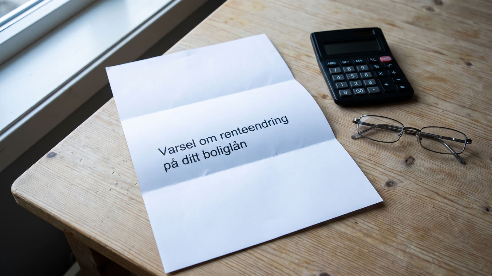 Høy styringsrente gjør boliglånet dyrere. Lær hvordan du forhandler ned renten, bytter bank og sikrer deg lavest mulig bokostnader. Les guiden her.