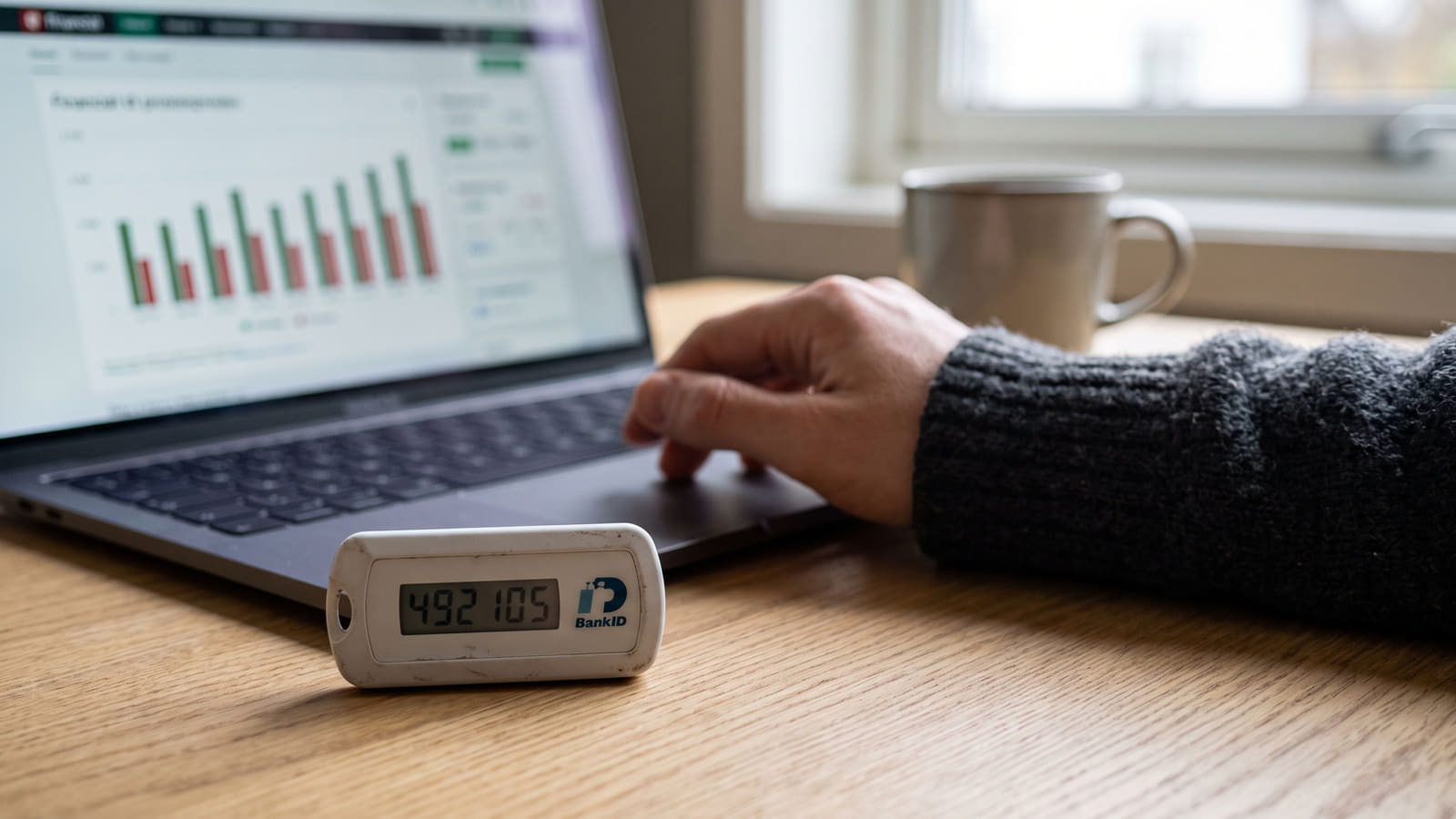 Med knallhard konkurranse mellom bankene og høye renter, kan et raskt elektronisk bankbytte spare norske husholdninger for titusenvis av kroner i året.