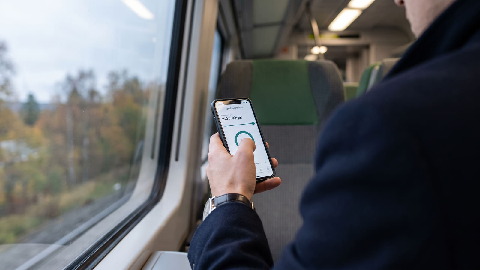 Det kan koste deg dyrt å la banken styre pensjonen din. Å logge inn og øke aksjeandelen til 100 prosent kan utgjøre millioner i forskjell over et langt arbeidsliv.