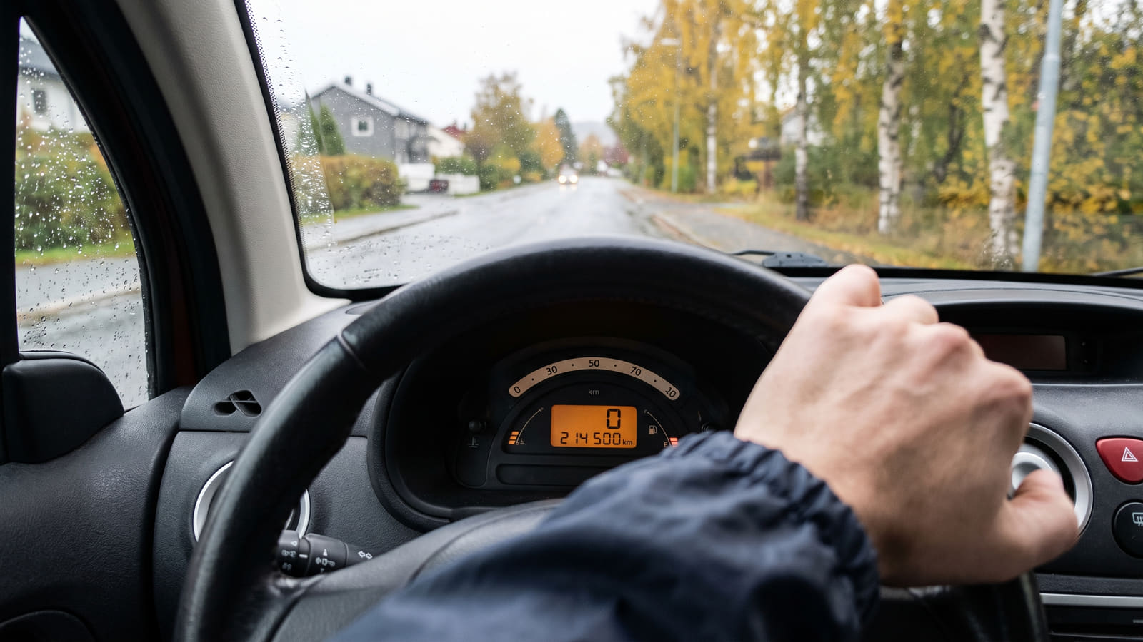 Har bilen din passert 200 000 kilometer? Da kan det være på tide å nedgradere fra kasko til delkasko for å spare tusenlapper på forsikringen.
