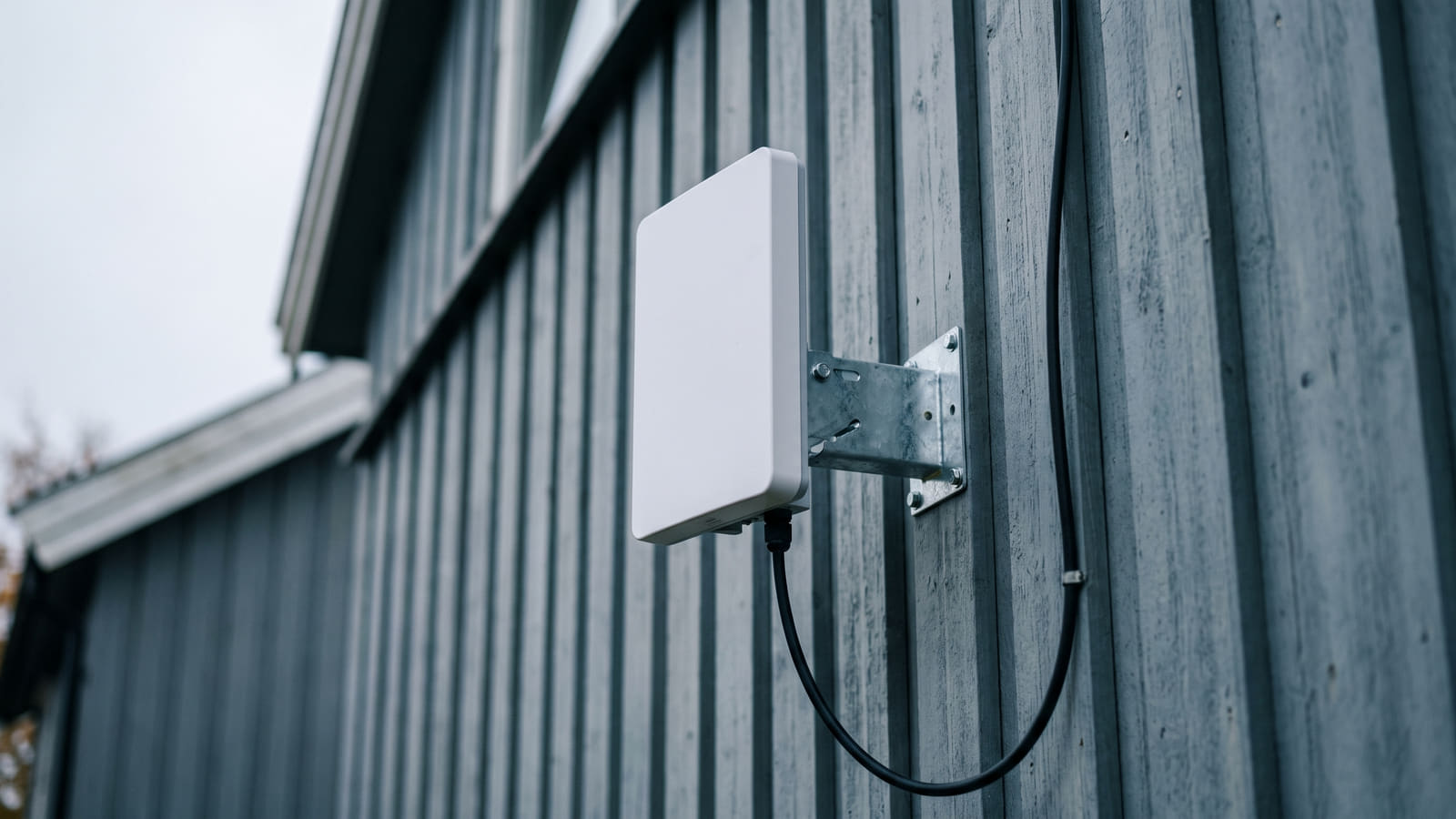Takker du ja til montering av utendørsantenne for trådløst bredbånd, kan angreretten bli en dyr felle. Flere aktører krever tusenvis av kroner hvis du angrer etter installasjon.