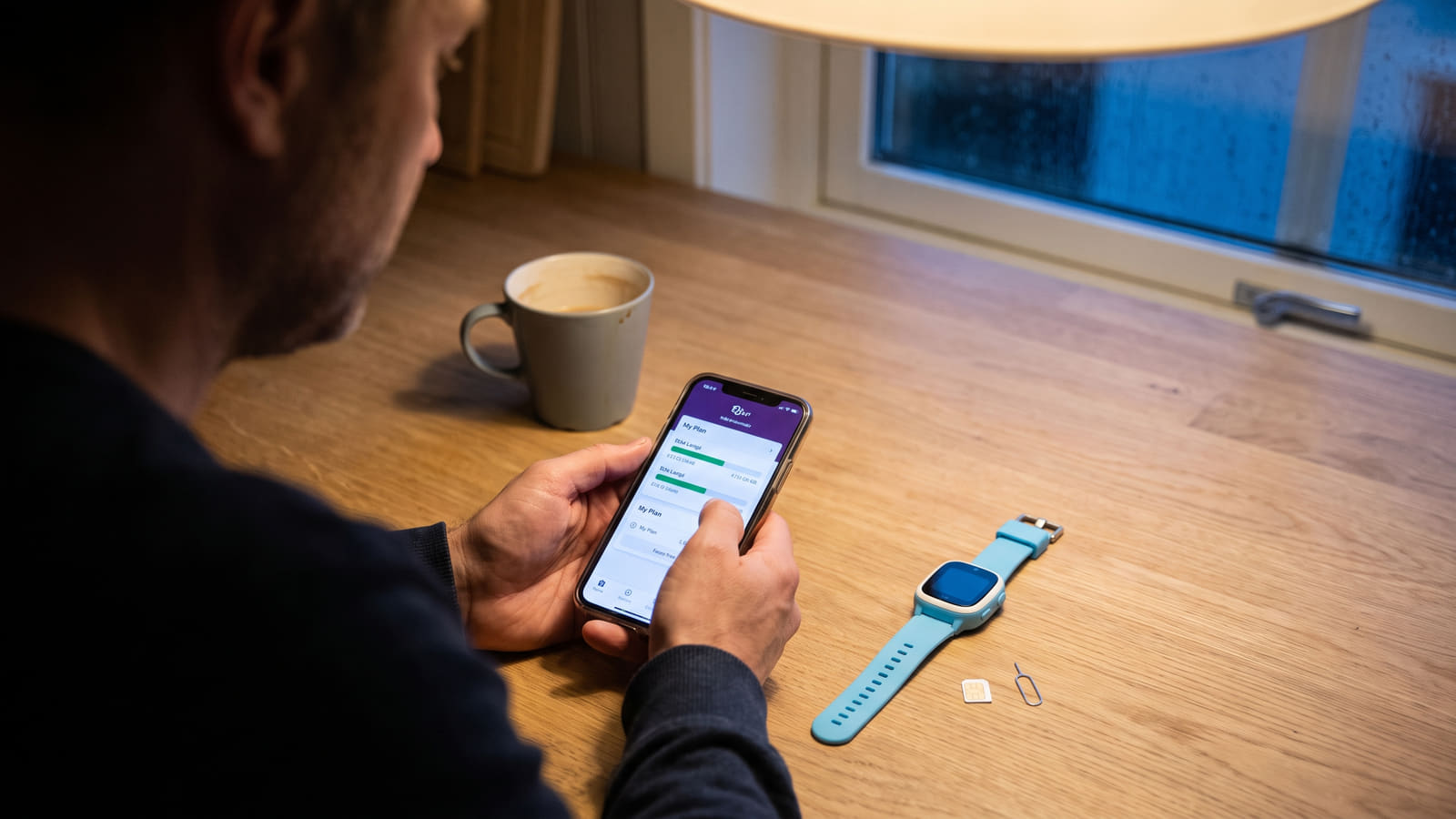 Å sette opp barnets første smartklokke eller mobilabonnement krever at foreldre står som juridisk eier, samtidig som riktige sperrer for databruk aktiveres.