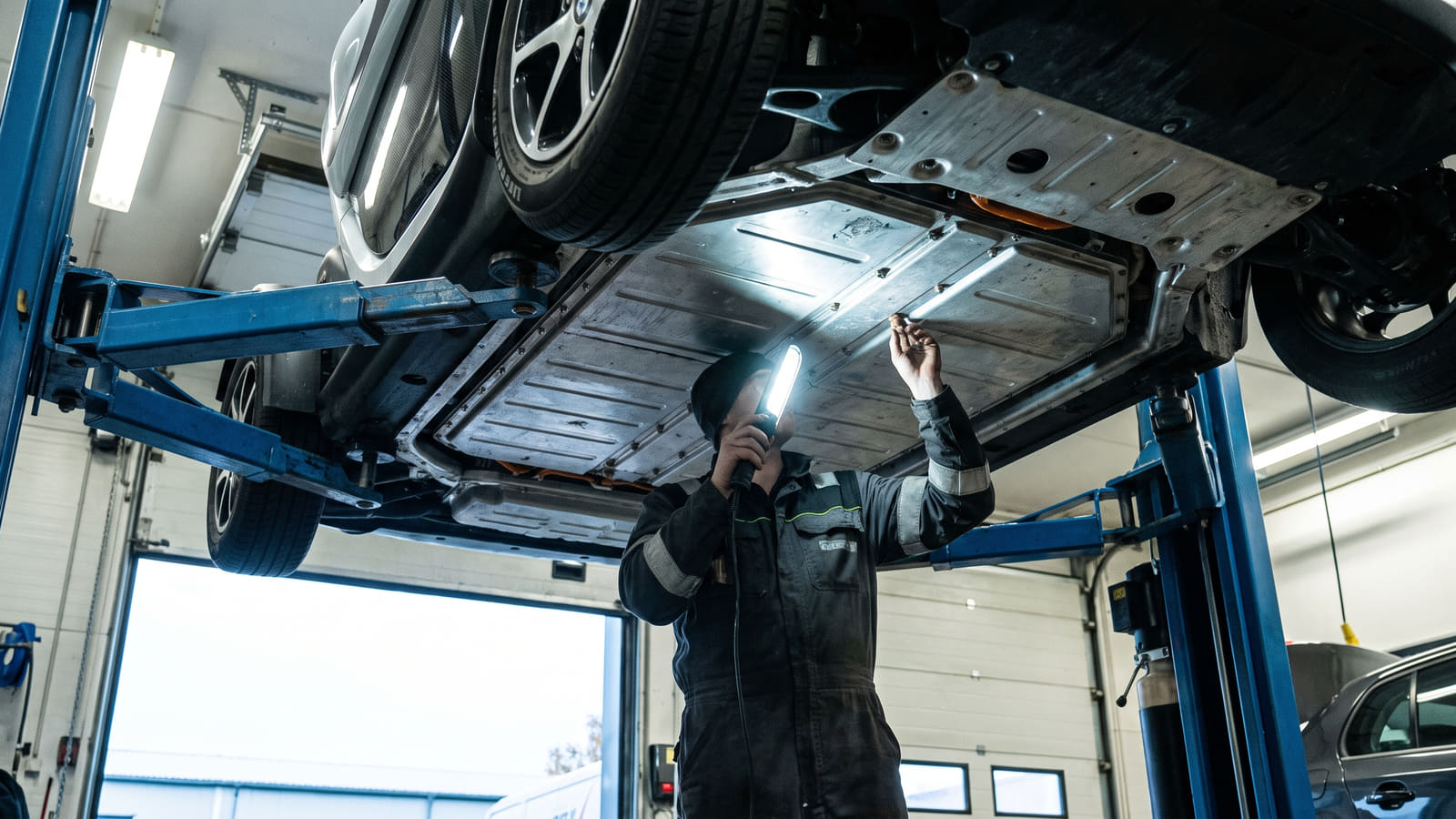 BMW kan fort bli dyrt å forsikre, men likevel så finnes det noen enkle grep du kan ta, for å redusere forsikringspremien