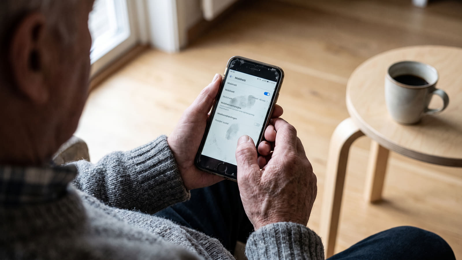 Eldre mobiler sperres fra mobilnettet når 2G stenges. Se hvordan du enkelt tester om telefonen din støtter 4G-tale og er trygg å bruke ved nødanrop.