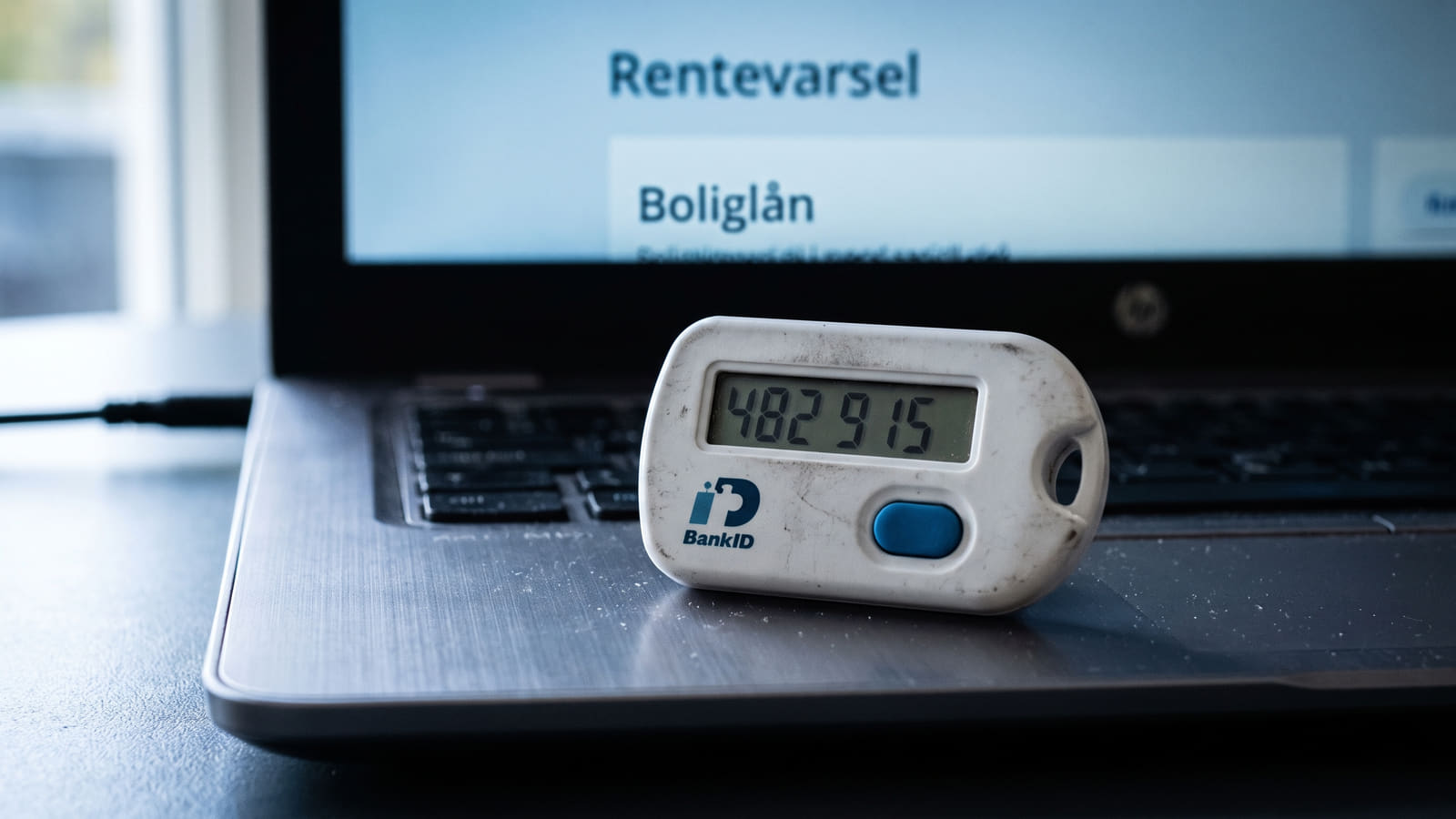 Har banken satt opp renten? Se hvordan du som ung boligeier kan forhandle ned renten, utnytte BLU-fordeler og kutte månedskostnadene på boliglånet ditt.