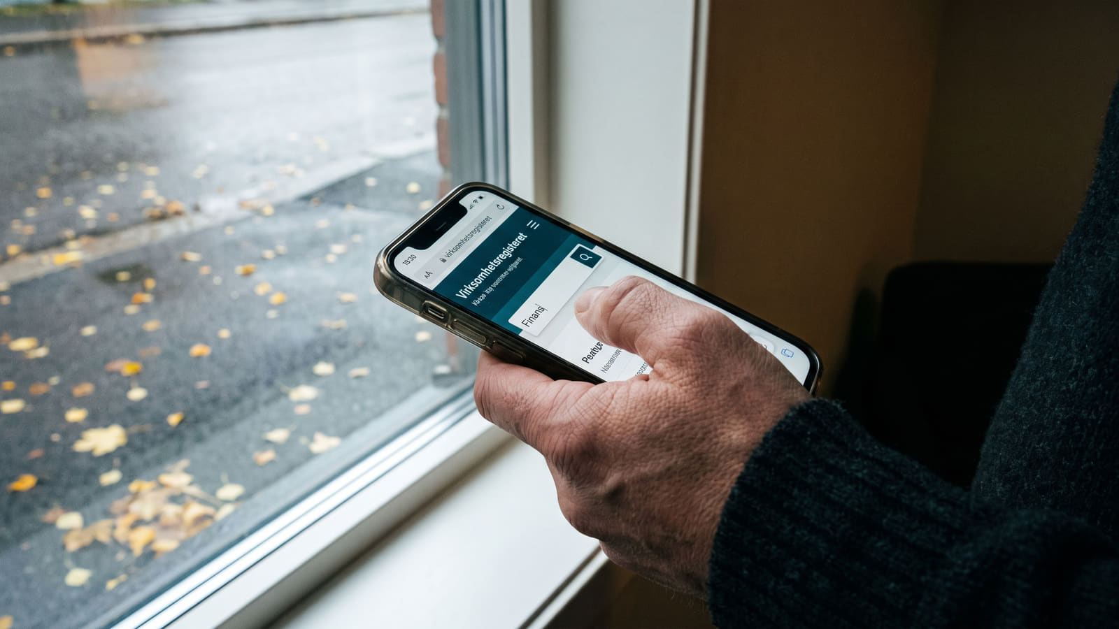 For å unngå lånesvindel bør du alltid sjekke om låneagenten faktisk har tillatelse. Et raskt søk i Finanstilsynets virksomhetsregister gir deg svaret på om aktøren er lovlig.