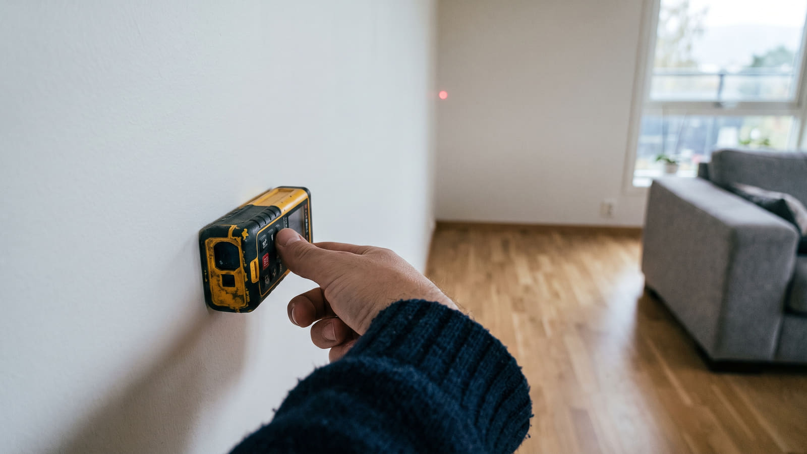 Finansklagenemnda slår ned på bankenes vage rentehopp. Lær om rettighetene dine, hvordan du klager, og hvordan du kan bytte til en billigere bank.