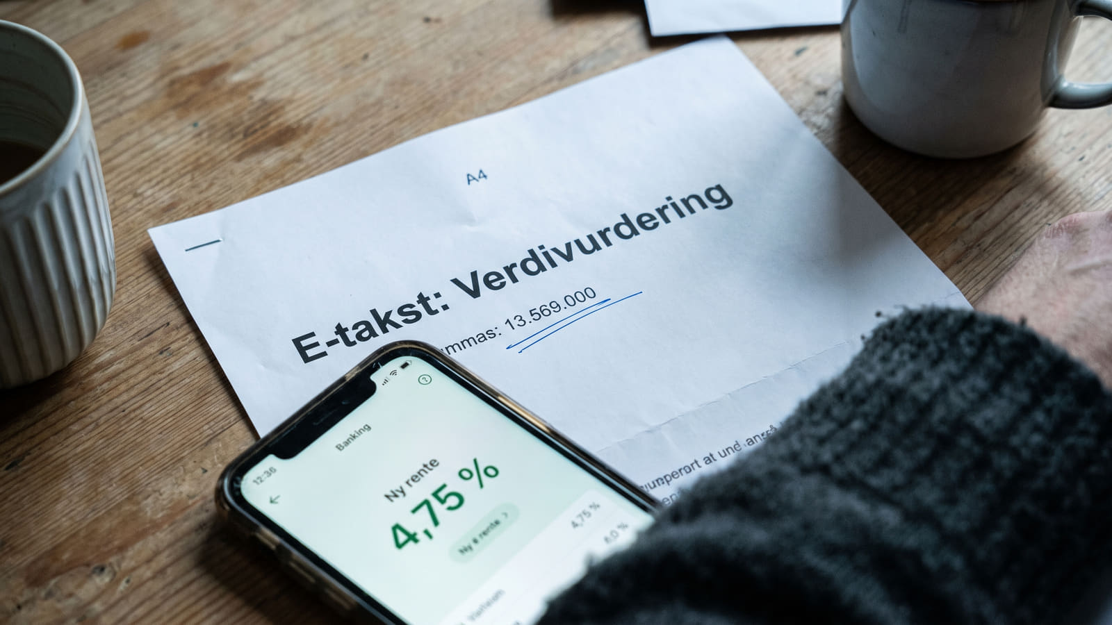 Lojale bankkunder betaler ofte for mye i rente. Lær hvordan du forhandler ned boliglånsrenten din, eller sparer tusenlapper på et enkelt bankbytte.