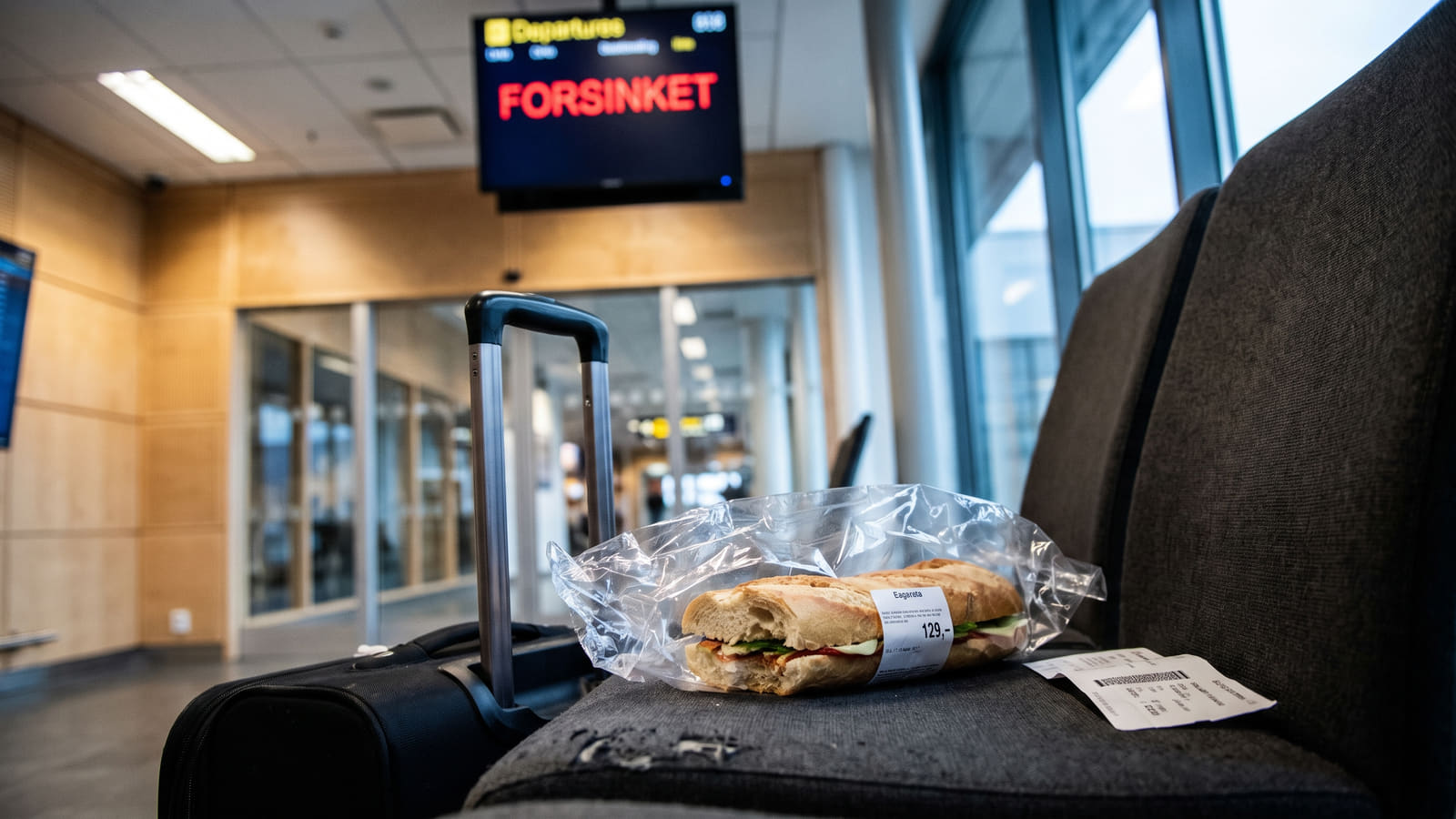 Visste du at reiseforsikringen kan gi deg gratis flyplasslounge ved forsinkelser? Se hvordan SmartDelay fungerer og om toppdekning lønner seg for deg.