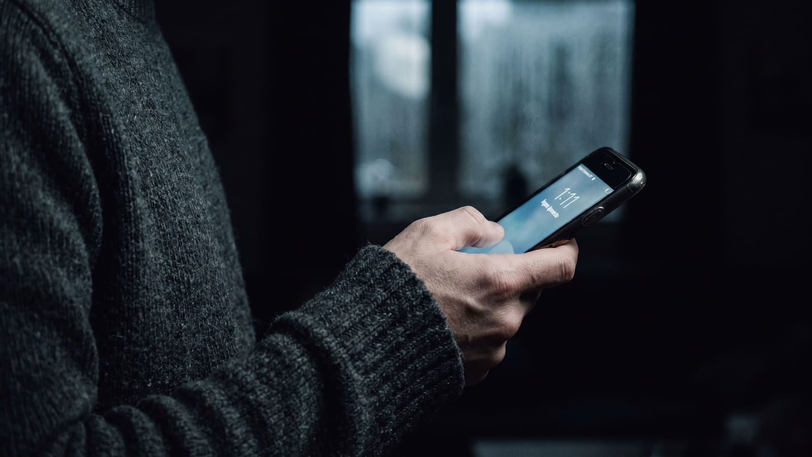 Når strømmen går, mister ofte hele nabolaget mobildekningen samtidig. Ved å fordele familiens abonnementer på ulike nettverk, unngår dere å bli digitalt isolert i en krise.