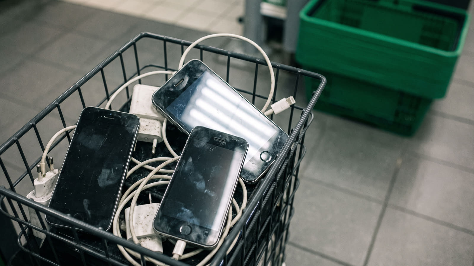 Eldre mobiler sperres fra mobilnettet når 2G stenges. Se hvordan du enkelt tester om telefonen din støtter 4G-tale og er trygg å bruke ved nødanrop.