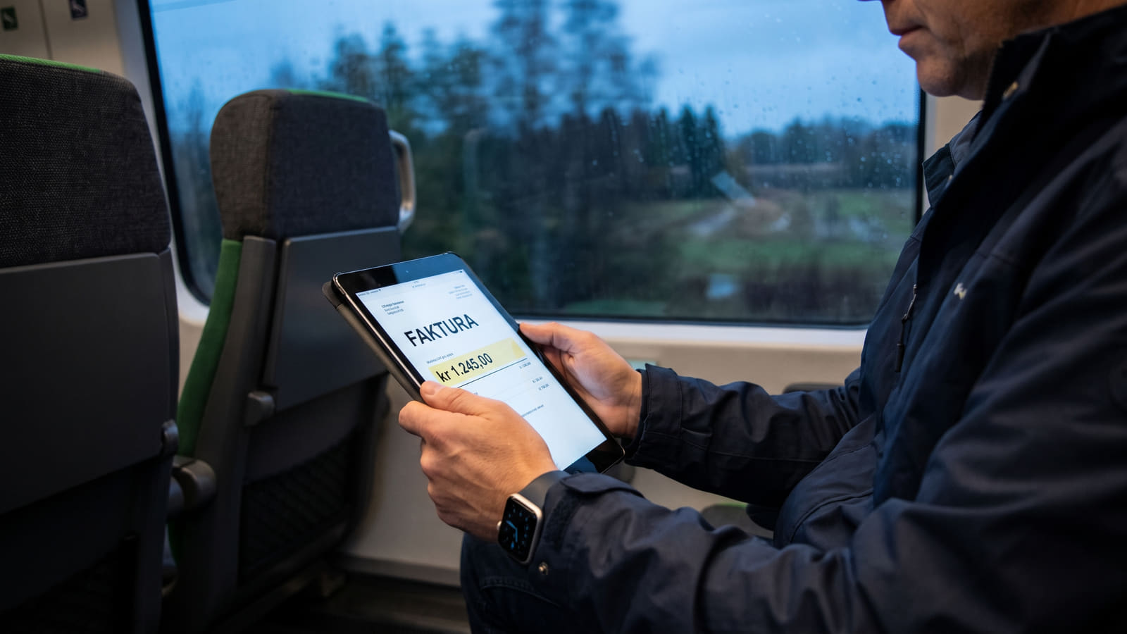 Prisene på ekstra SIM-kort til smartklokke og nettbrett øker kraftig. Se hva det koster hos operatørene, og finn ut hvordan du sparer på totalkostnaden.
