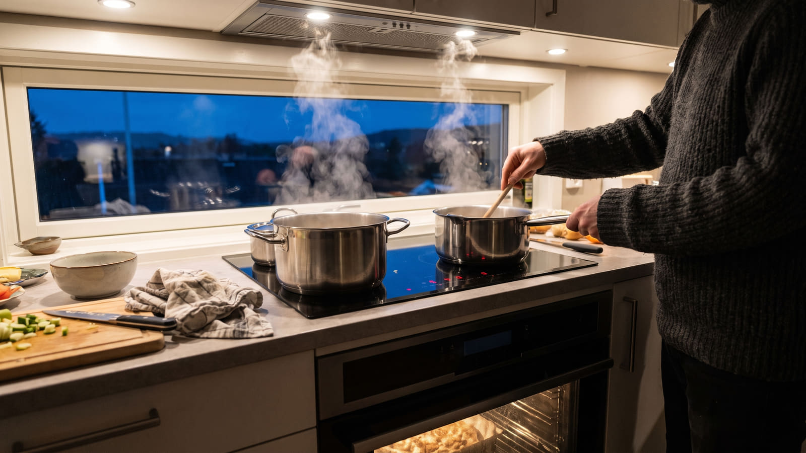 Pristoppene på kveldstid svir i lommeboken. Se forskjellen på kommersiell fastpris og Norgespris, og finn den beste strømkombinasjonen for ditt forbruk.