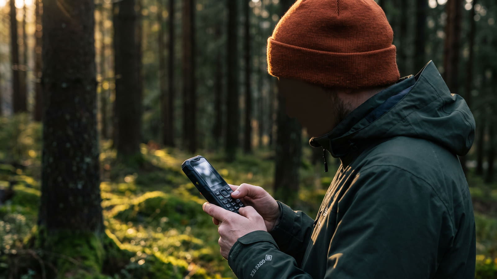 Bytter du til dumtelefon? Unngå dyre datapakker. Se de billigste abonnementene for tastetelefon og hvordan du løser hverdagen med BankID og Vipps.