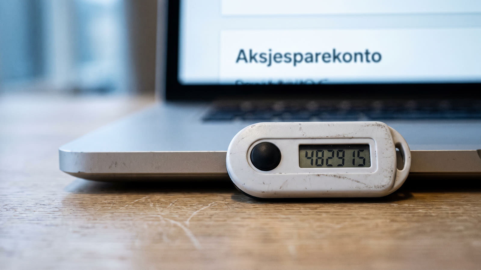 Plattformgebyrer spiser opp avkastningen. Se hva bankene tar, og lær hvordan du flytter aksjesparekontoen til en billigere aktør helt skattefritt.
