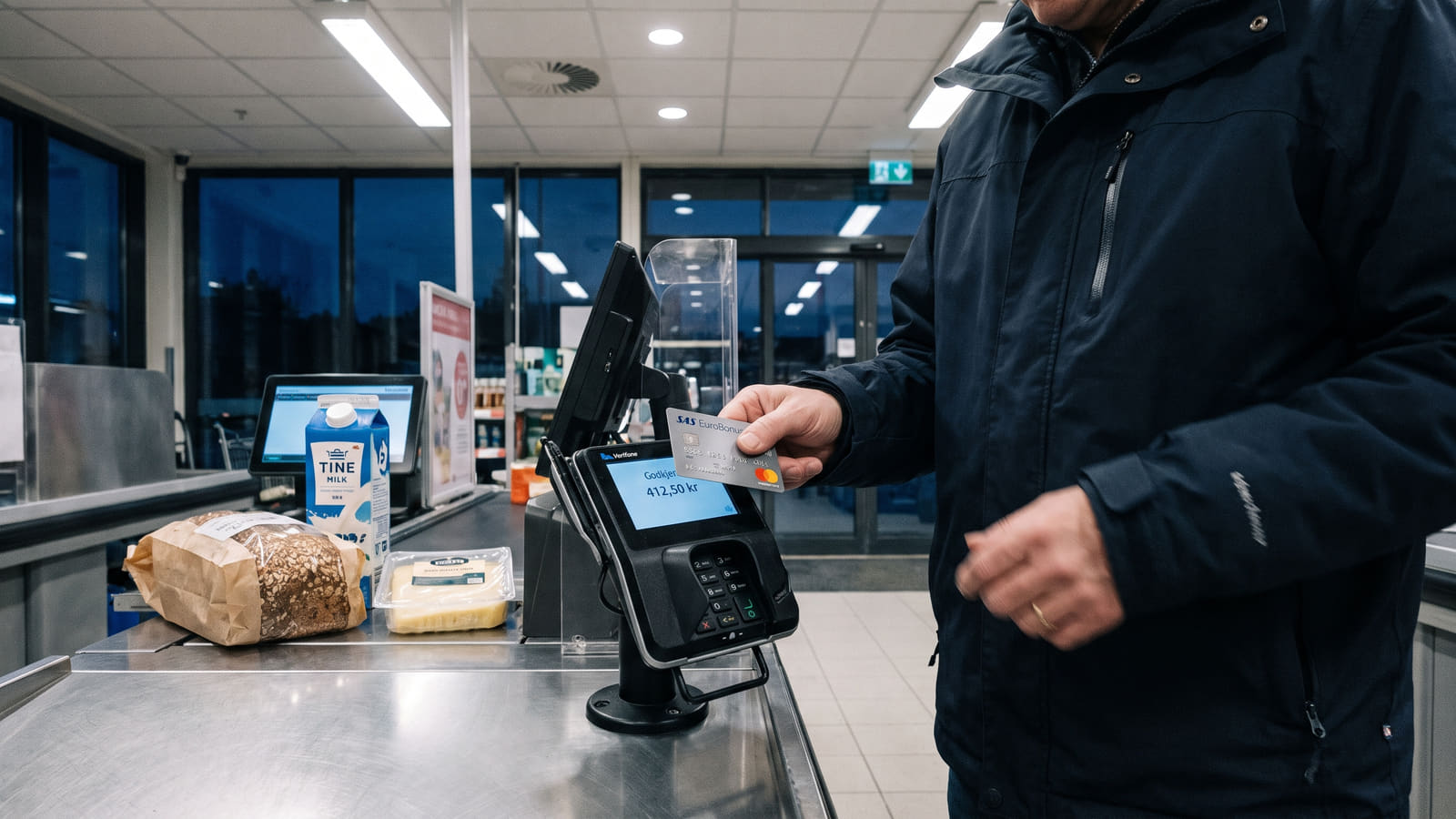 Dyre flybonuskort har høye årsavgifter og strenge vilkår. Se hva kortene faktisk koster deg, og sjekk hvilke gebyrfrie alternativer som gir mest verdi.
