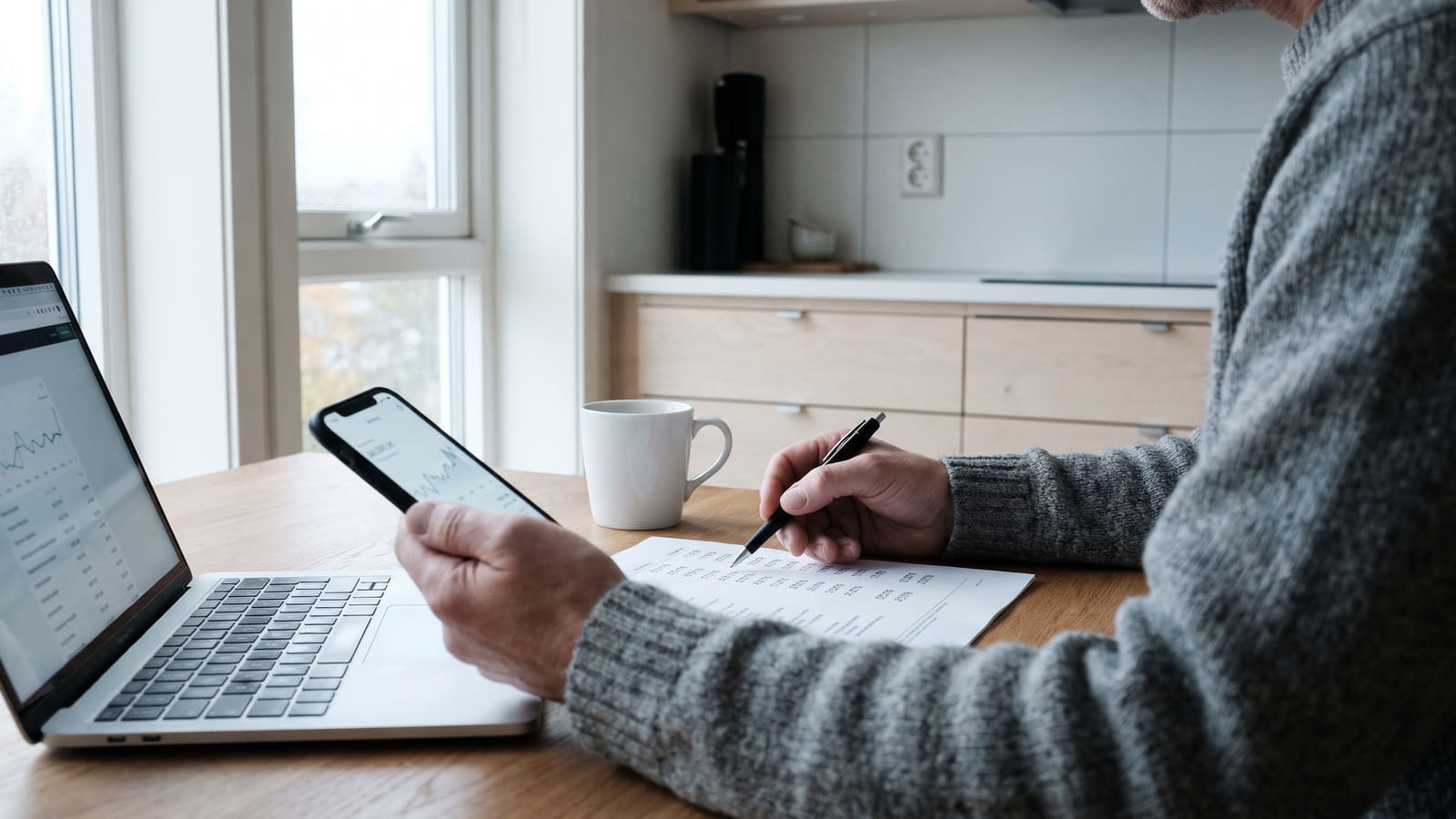 Hvilken plattform er billigst på globale indeksfond? Se prisforskjellene mellom Kron, KLP, DNB og Nordnet, og lær hvordan du flytter fond skattefritt.