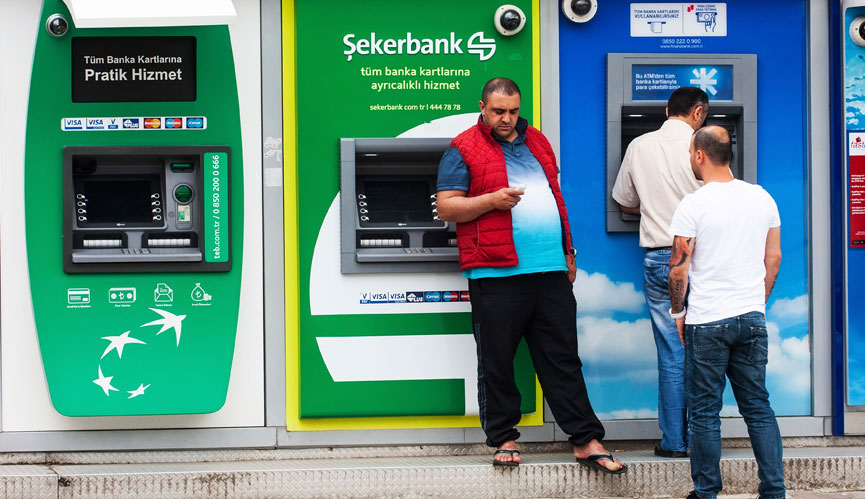 Bruk et kredittkort når du tar ut penger i minibanker